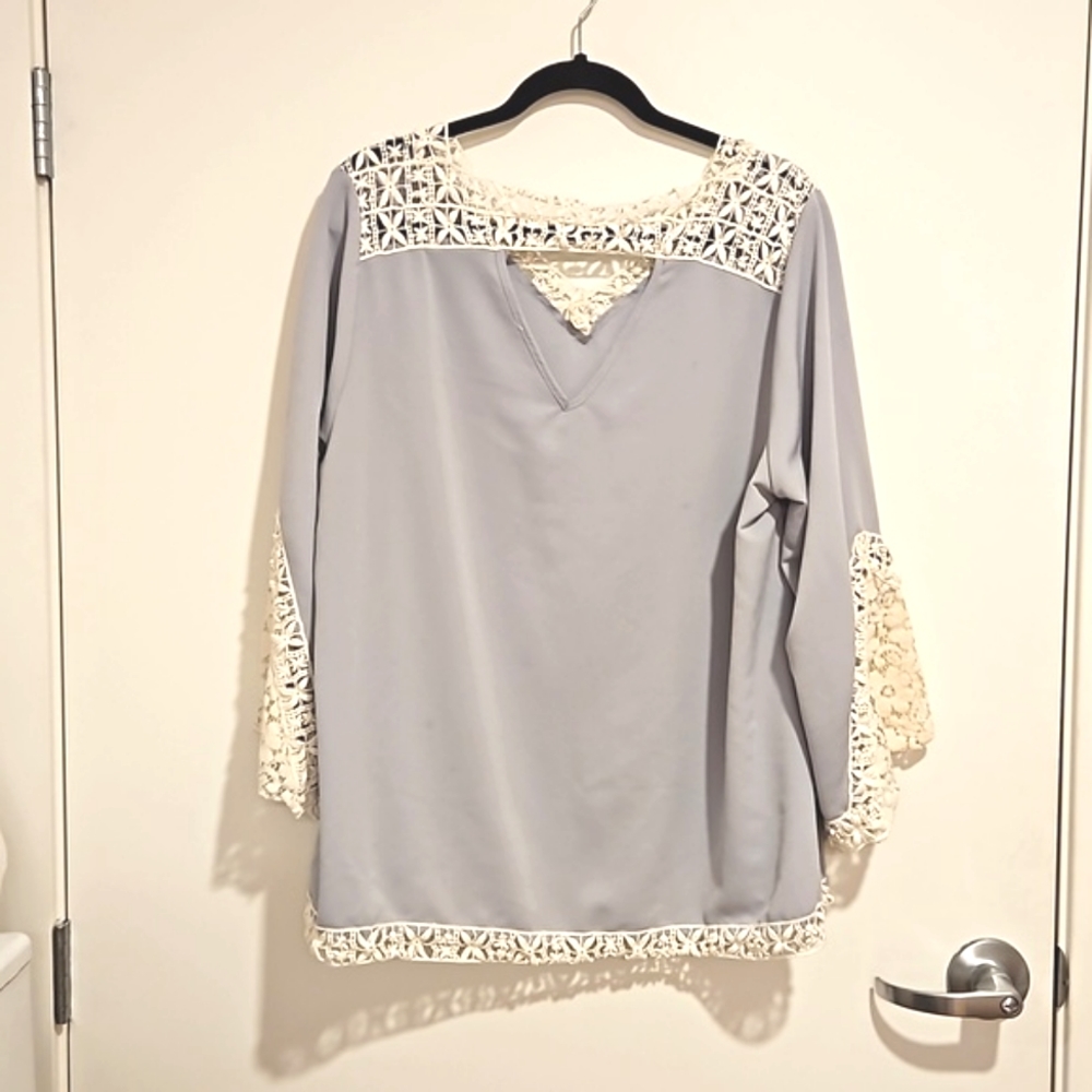 Gray lt. blue bell sleeve top crochet lacey inset neck detail 14/16 Lane Bryant - Picture 3 of 7